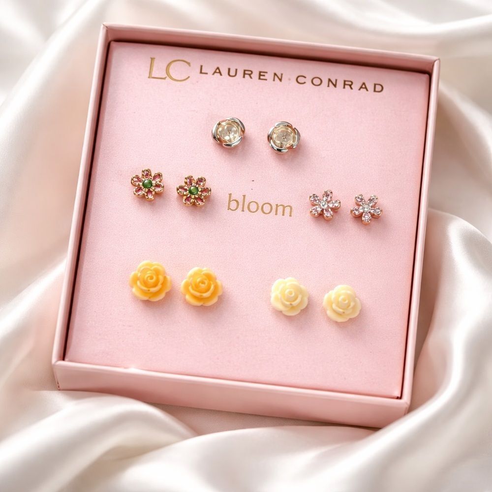 Lauren Conrad set of 5 pair of small floral earrings NWT.